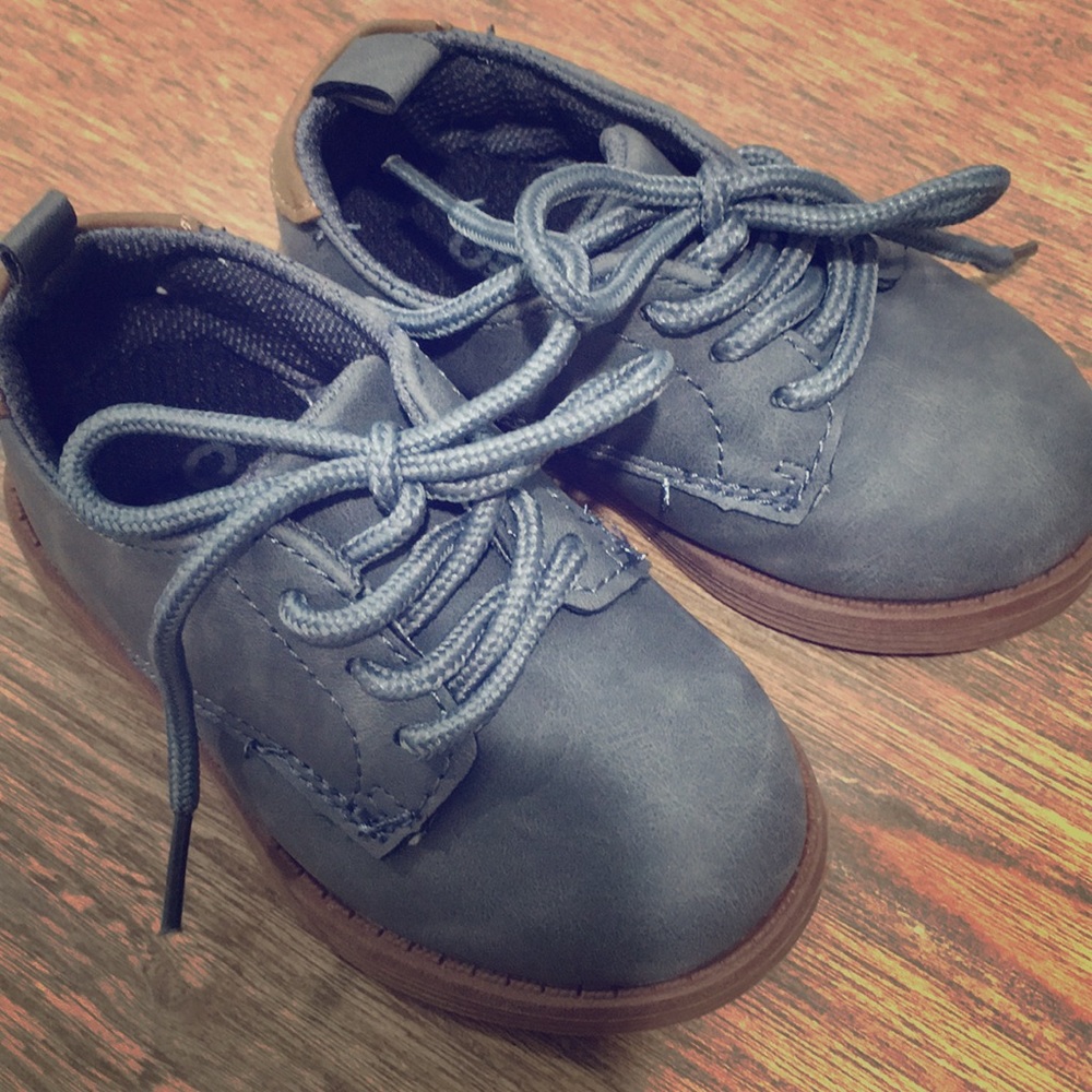 LIKE NEW - OSHKOSH B’gosh Boys Oxfords 👞 SIZE 4